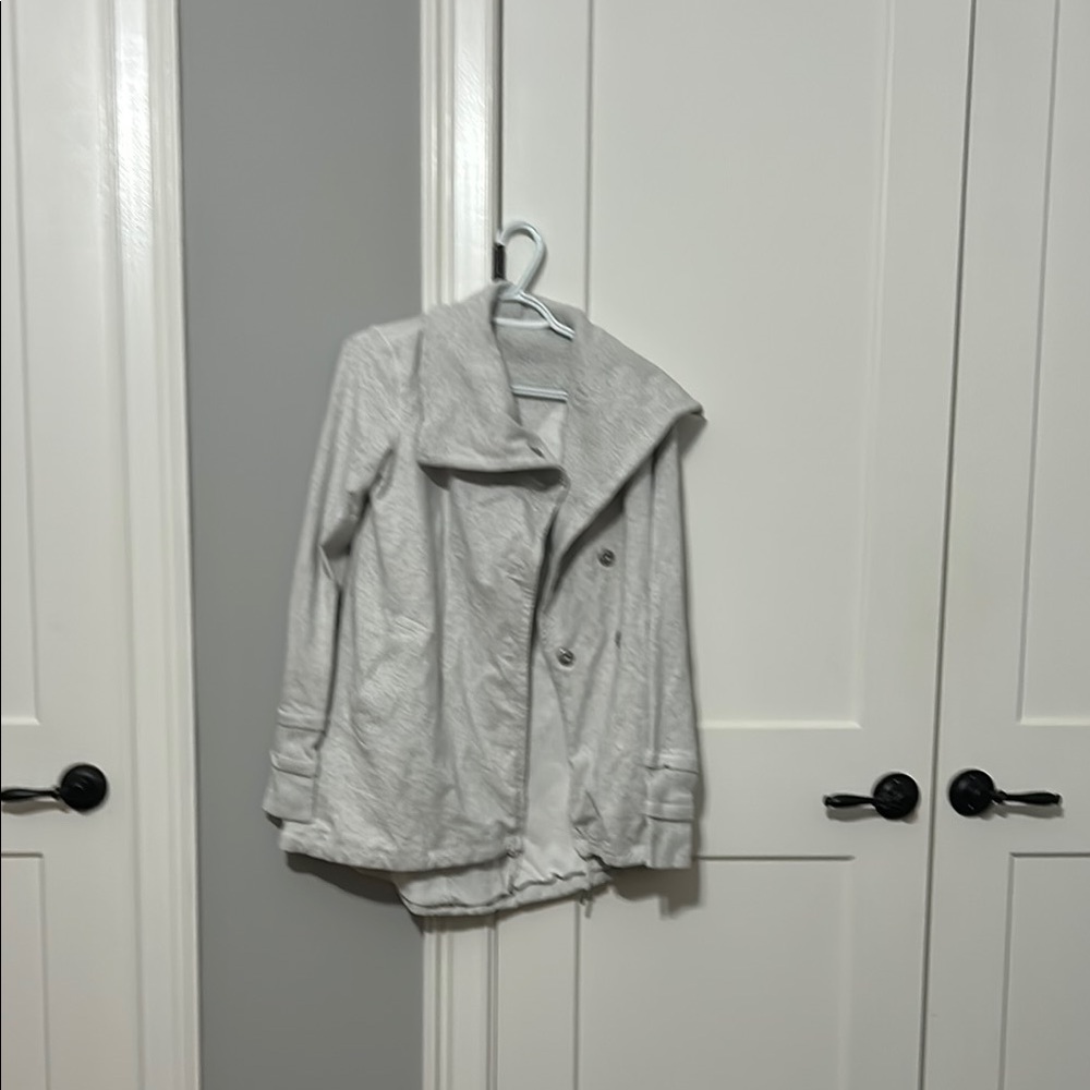 Gray Trench Coat with Prominent Collar and Water-Resistant Fabric